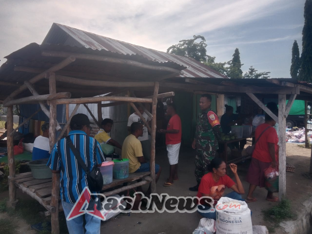 Babinsa Koramil 1602-01/Ende Tingkatkan Rasa Aman dan Nyaman Warga Desa Kebirangga