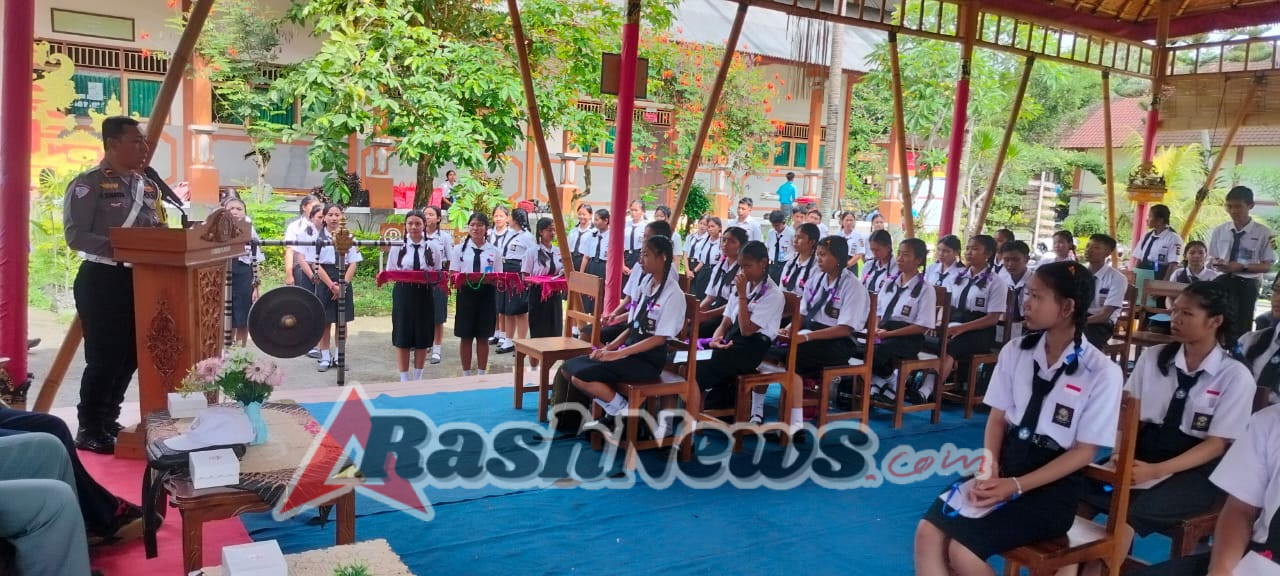 Police Goes To School” Safety Riding Sat Lantas Polres Karangasem di SMK N 1 Amlapura