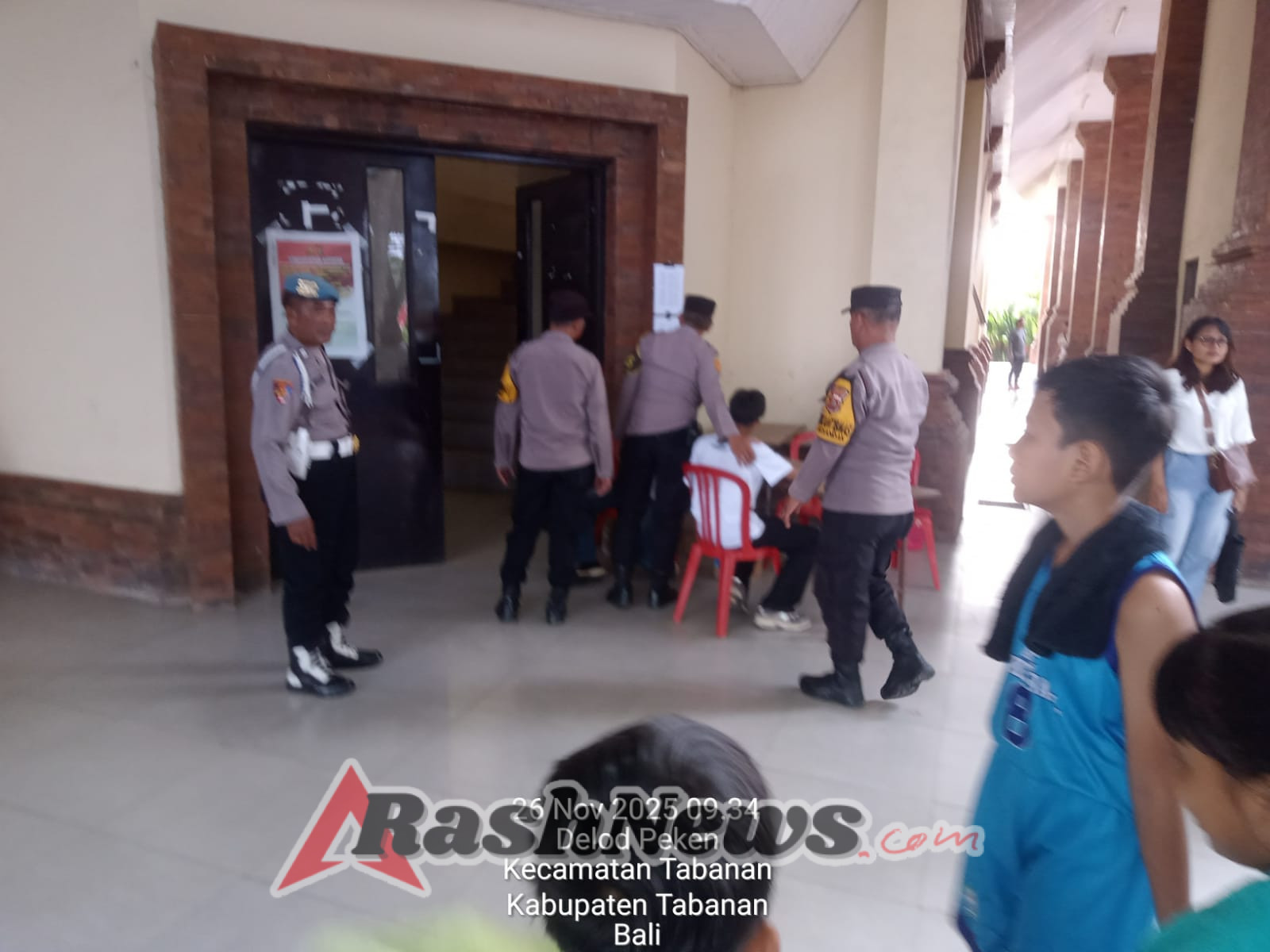 Pastikan Situasi Kondusif, Polsek Tabanan Kawal Ketat Basketball Competition 2025 di GOR Debes