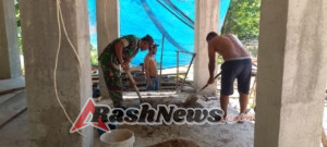 Wujud Kepedulian, Babinsa Omesuri Gotong Royong Bersama Masyarakat