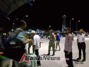 Babinsa Koramil 1624-03/Lewoleba Laksanakan Pengamanan Aktivitas PELNI