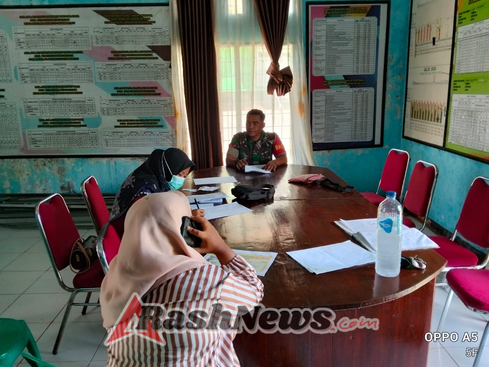Babinsa Desa Seran Pastikan Bantuan Rehabilitasi Rumah Tepat Sasaran dan Aman