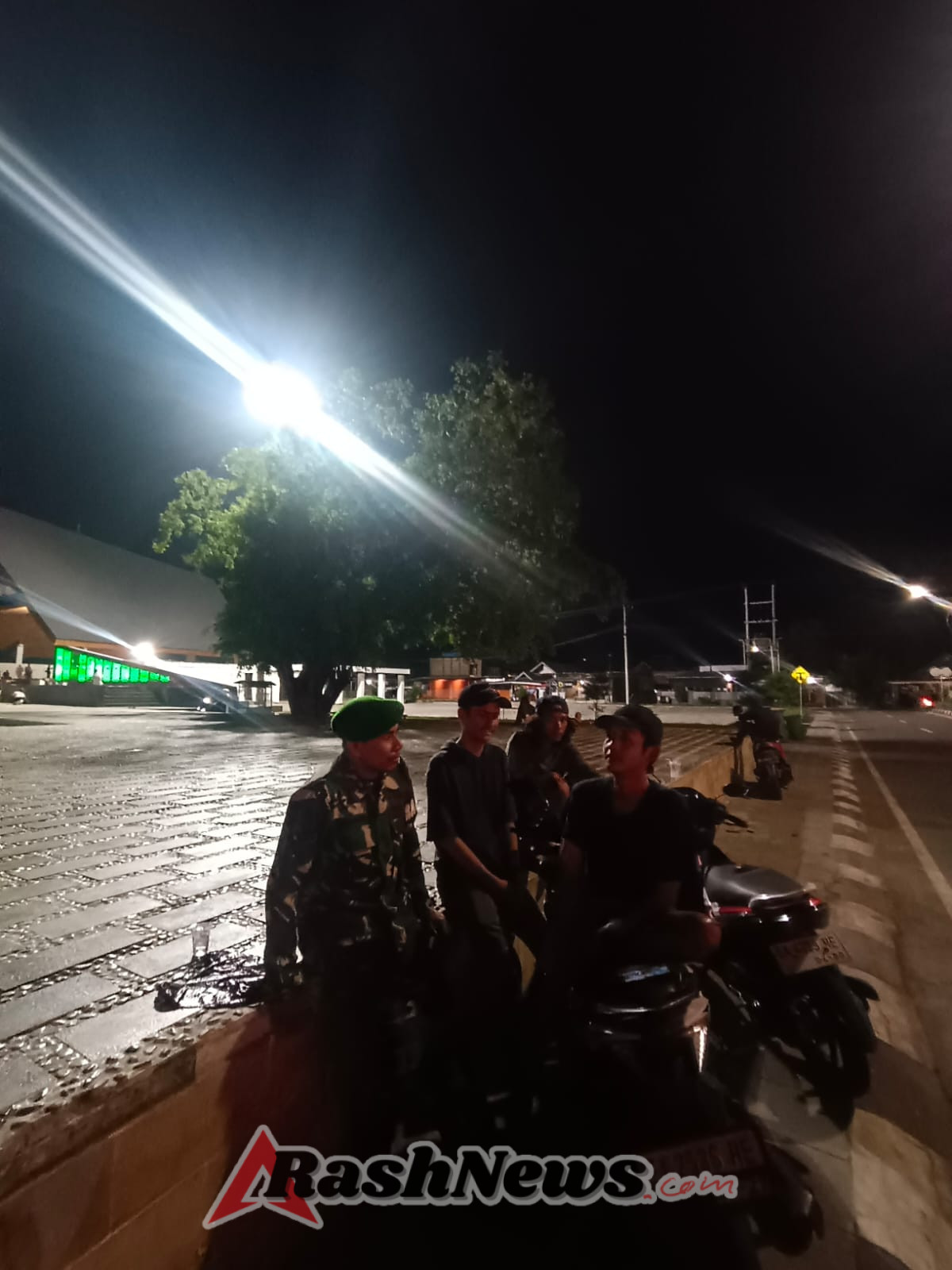 Babinsa Turun Langsung Ingatkan Warga Tentang Ketertiban dan Keamanan