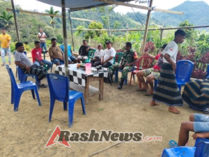 Komsos dan Pamwil Babinsa Ramil 1602-01/Ende, Masyarakat Desa Raburia Sambut Antusias