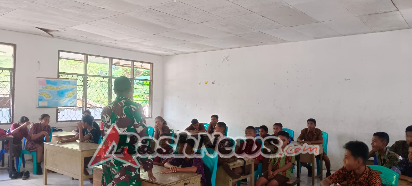 Babinsa Sosialisasikan Pentingnya Fokus Belajar dan Waspada di Lingkungan Sekolah