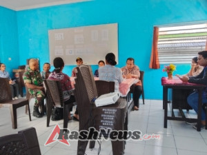 Babinsa Kodim 1602/Ende Hadiri Mini Lokakarya Ke-VII Percepatan Penurunan Stunting  Serka A.M. Ambry Dukung Program Penurunan Stunting di Kecamatan Ende Utara  Mini Lokakarya Ke-VII Kecamatan Ende Utara, Babinsa Turut Serta Dalam Evaluasi Stunting  TNI AD Bersinergi dengan Pemerintah Daerah untuk Percepatan Penurunan Stunting di Ende  Babinsa Ende Utara Hadir di Balai PLKB, Dorong Koordinasi Penanganan Stunting  Ende, – Babinsa Kecamatan Ende Utara, Serka A.M. Ambry, menghadiri kegiatan Mini Lokakarya Ke-VII yang diselenggarakan di Balai PLKB Kecamatan Ende Utara, Kabupaten Ende, Kamis pagi. Kegiatan ini bertujuan untuk mengevaluasi dan membahas percepatan penurunan stunting di wilayah Kecamatan Ende Utara.  Kegiatan yang dimulai pukul 09.18 Wita ini diawali dengan pembukaan dan sambutan yang disampaikan oleh Camat Ende Utara yang diwakili Sekretaris Camat (Sekcam), Yosephina P.A. Sare, sekaligus membuka acara secara resmi.  Sesi berikutnya menghadirkan Kepala Puskesmas Kotaratu, dr. Risyan K. Rasyid, yang memaparkan evaluasi masalah percepatan penurunan stunting di wilayah tersebut. Acara dilanjutkan dengan sesi tanya jawab, di mana para peserta aktif berdiskusi dan memberikan masukan terkait program penurunan stunting yang sedang berjalan.  Kegiatan ini dihadiri oleh berbagai pihak, antara lain:  Camat Ende Utara yang diwakili Kepala Seksi Kesejahteraan Masyarakat, Yosephina P.A. Sare  Kepala Puskesmas Kotaratu, dr. Risyan K. Rasyid  Para Lurah dan Kepala Desa se-Kecamatan Ende Utara  Babinsa Kecamatan Ende Utara, Serka A.M. Ambry  Koordinator PLKB Kecamatan Ende Utara, Yuliati Gorety Suwo  Staf Puskesmas Kotaratu  Selama kegiatan berlangsung, suasana berjalan aman, tertib, dan lancar. Kehadiran Babinsa dalam kegiatan ini menegaskan komitmen TNI AD untuk selalu mendukung program pemerintah daerah, khususnya dalam bidang kesehatan masyarakat.  Mini Lokakarya Ke-VII ini menjadi wadah penting untuk memperkuat koordinasi lintas sektor antara TNI, pemerintah, dan masyarakat dalam upaya menekan angka stunting di Kecamatan Ende Utara.  (Pendim 1602/Ende)