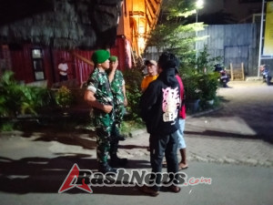 Jamin Kondusivitas Labuan Bajo, Sertu Burhanudin Pimpin Patroli Monitor Wilayah di Manggarai Barat