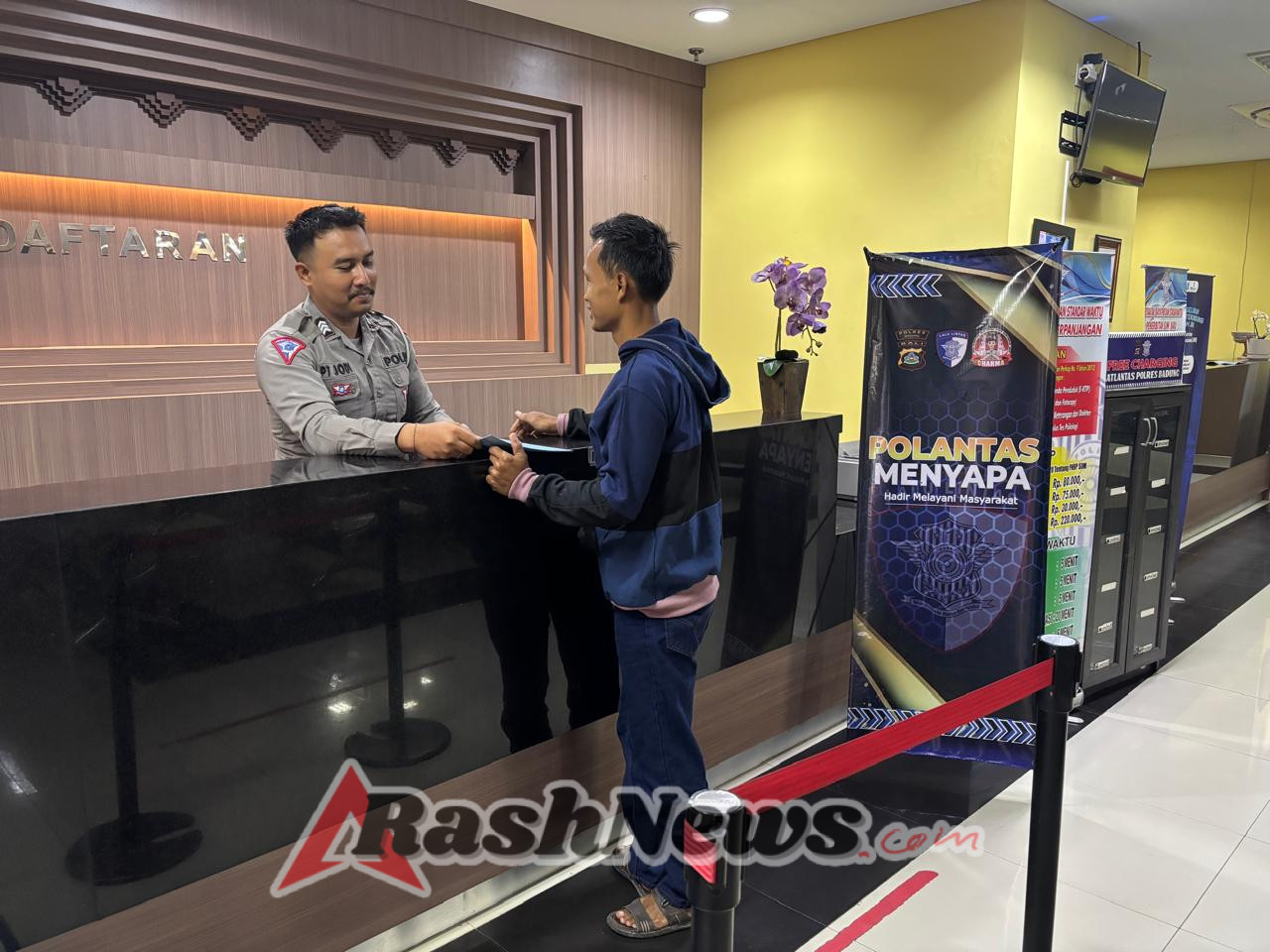 Transparan dan Cepat: Begini Suasana Layanan Polantas kepada Masyarakat