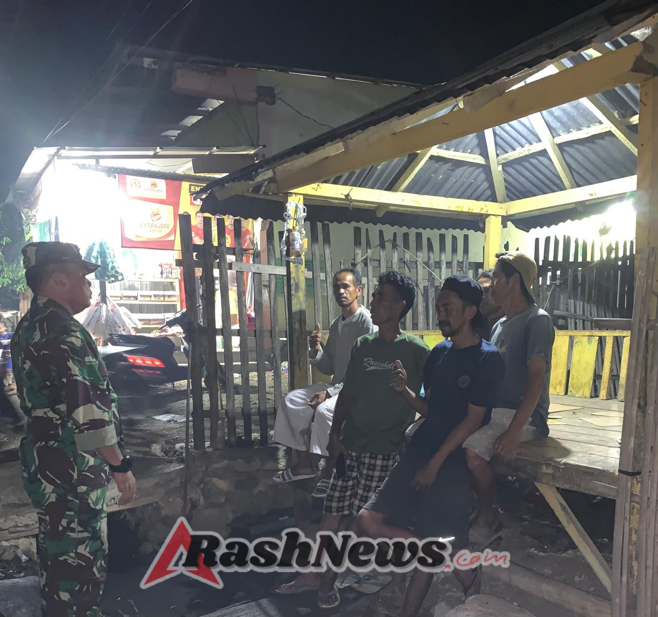 Petugas Gabungan TNI, Pol PP, dan Tokoh Masyarakat Bersinergi Amankan Desa di Wilayah Woha