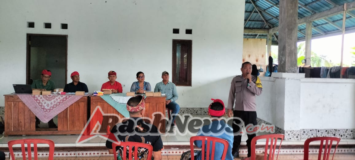 Bhabinkamtibmas Desa Wanagiri Dampingi Musdesus Pembangunan Desa