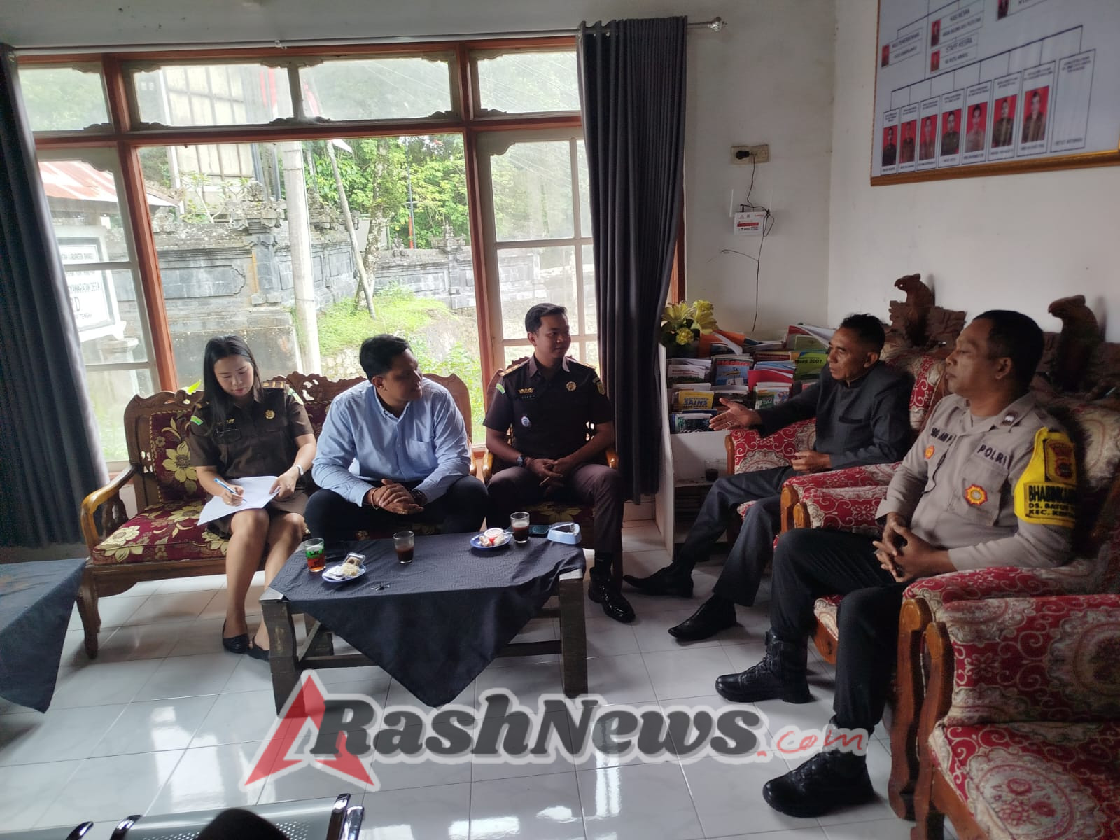 Bhabinkamtibmas Desa Batur Tengah Dampingi Kejaksaan Negeri Bangli Sosialisasi Penggunaan Dana Desa dan Administrasi DDS