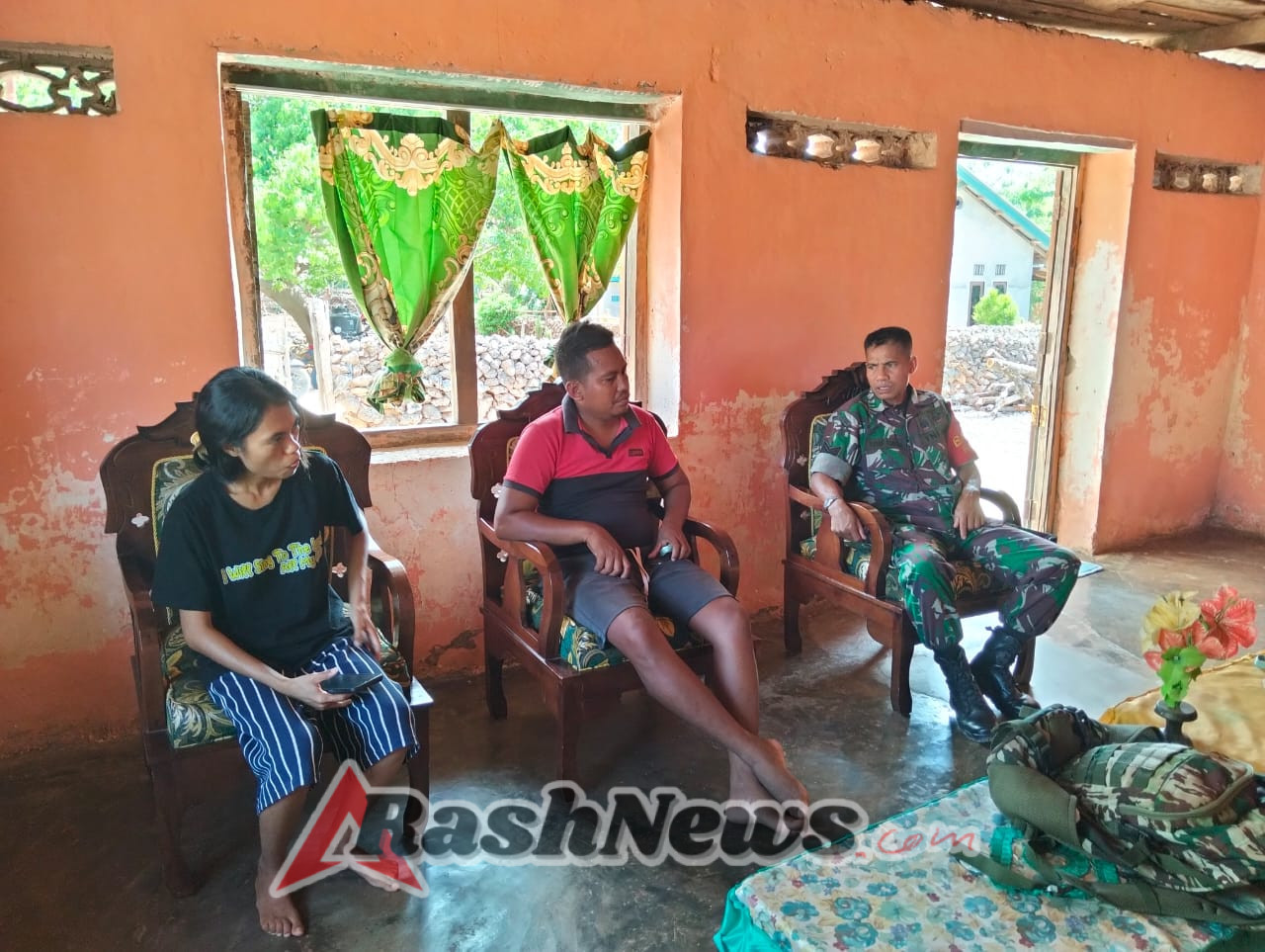 Babinsa Gelar Komsos, Ingatkan Warga Jaga Pagar dan Siap Tanam di Musim Penghujan