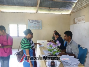 Pendampingan BLT, Babinsa Koramil 02/Walakaka Turun Langsung di Desa Harona Kalla