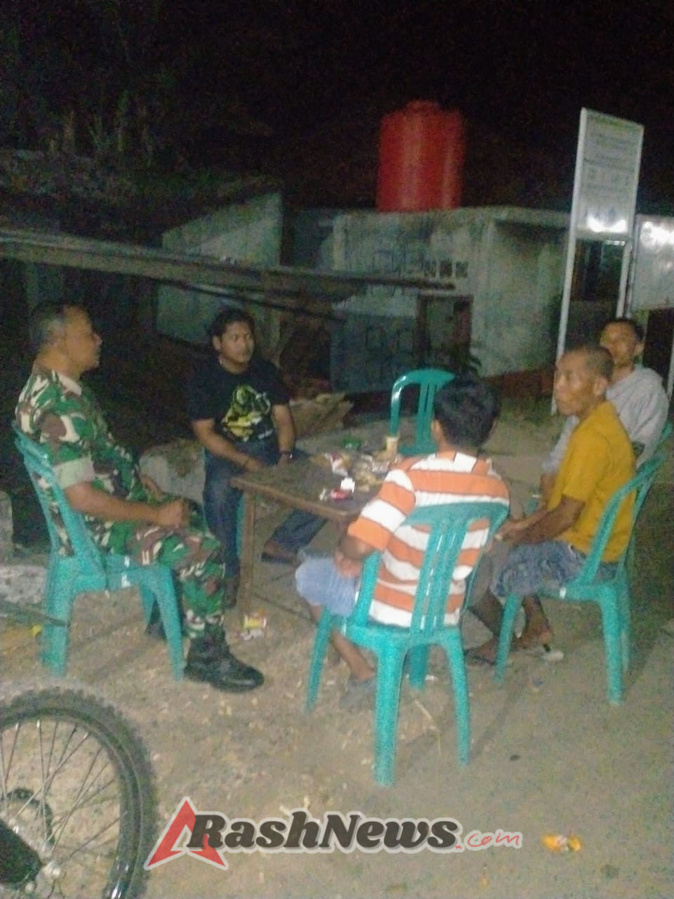 Cegah Gangguan Kamtibmas, Koramil 1628-03/Seteluk Turun Patroli Malam di Pemukiman Hingga Jalan Utama