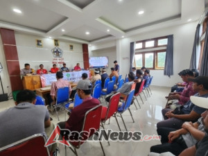 Bhabinkamtibmas Desa Angseri Hadiri Musyawarah Desa Penetapan APBDesa 2026