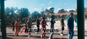 Jumat Sehat, Persit Cab XX Dim 1621/TTS Kompak Berolahraga Bersama di Makodim  Semangat Ceria Persit! Ny. Sari Gunawan Pimpin Senam dan Voli di Lapangan Makodim  Pererat Kekeluargaan, Persit Dim 1621/TTS Gelar Senam dan Voli Jumat Sehat  Ny. Sari Gunawan: “Olahraga Bikin Kompak!” Persit Cab XX Hidupkan Jumat Sehat  Penuh Energi Positif, Persit KCK Cab XX Ramaikan Jumat Sehat di Makodim 1621/TTS    Timor Tengah Selatan – Suasana penuh kebersamaan dan semangat terpancar dari lapangan Makodim 1621/TTS pada Jumat, 28 November 2025, saat Ketua Persit KCK Cabang XX Dim 1621/TTS Ny. Sari Gunawan bersama seluruh anggota Persit melaksanakan kegiatan Jumat Sehat melalui olahraga bersama.  Kegiatan dimulai dengan senam bersama yang berlangsung meriah dan penuh tawa, kemudian dilanjutkan dengan pertandingan bola voli persahabatan yang menambah keakraban antaranggota. Selain untuk menjaga kesehatan jasmani, kegiatan ini juga menjadi sarana mempererat hubungan kekeluargaan di lingkungan Persit.  Dalam kesempatan tersebut, Ketua Persit Ny. Sari Gunawan menyampaikan bahwa kegiatan Jumat Sehat adalah wujud komitmen Persit dalam menjaga kebugaran dan solidaritas.  “Sebagai Persit, kita bukan hanya mendukung tugas suami, tetapi juga harus menjaga kesehatan dan kekompakan. Melalui olahraga seperti ini, kita ingin menciptakan suasana yang ceria, sehat, dan penuh kebersamaan,” ungkapnya.  “Saya berharap kegiatan ini menjadi rutinitas yang membuat kita semakin solid, saling menyemangati, dan tetap bugar dalam menjalankan peran sebagai istri prajurit,” tambahnya.  Kegiatan Jumat Sehat berjalan lancar, penuh energi positif, dan diakhiri dengan foto bersama sebagai simbol kekompakan Persit KCK Cabang XX Dim 1621/TTS.(pen1621)