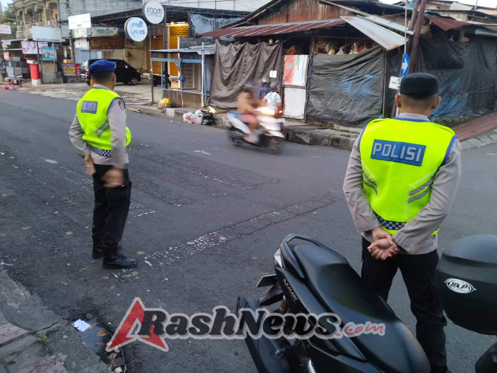 Personel Polres Klungkung Amankan Pusat Keramaian dan Obyek Vital Selama Rangkaian Hari Raya