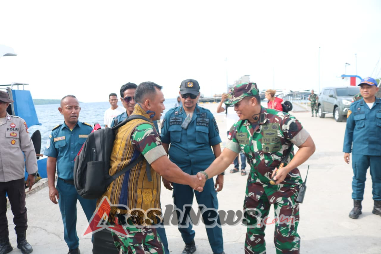 Kapal Express Bahari Bawa Pangdam Tiba Di Tenau