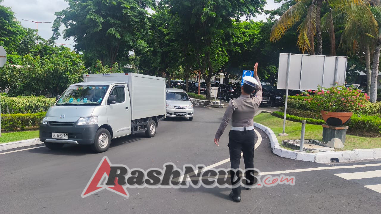 Sat Lantas Tingkatkan Pengawasan dan Pengaturan Lalu Lintas di Terminal Domestik Ngurah Rai