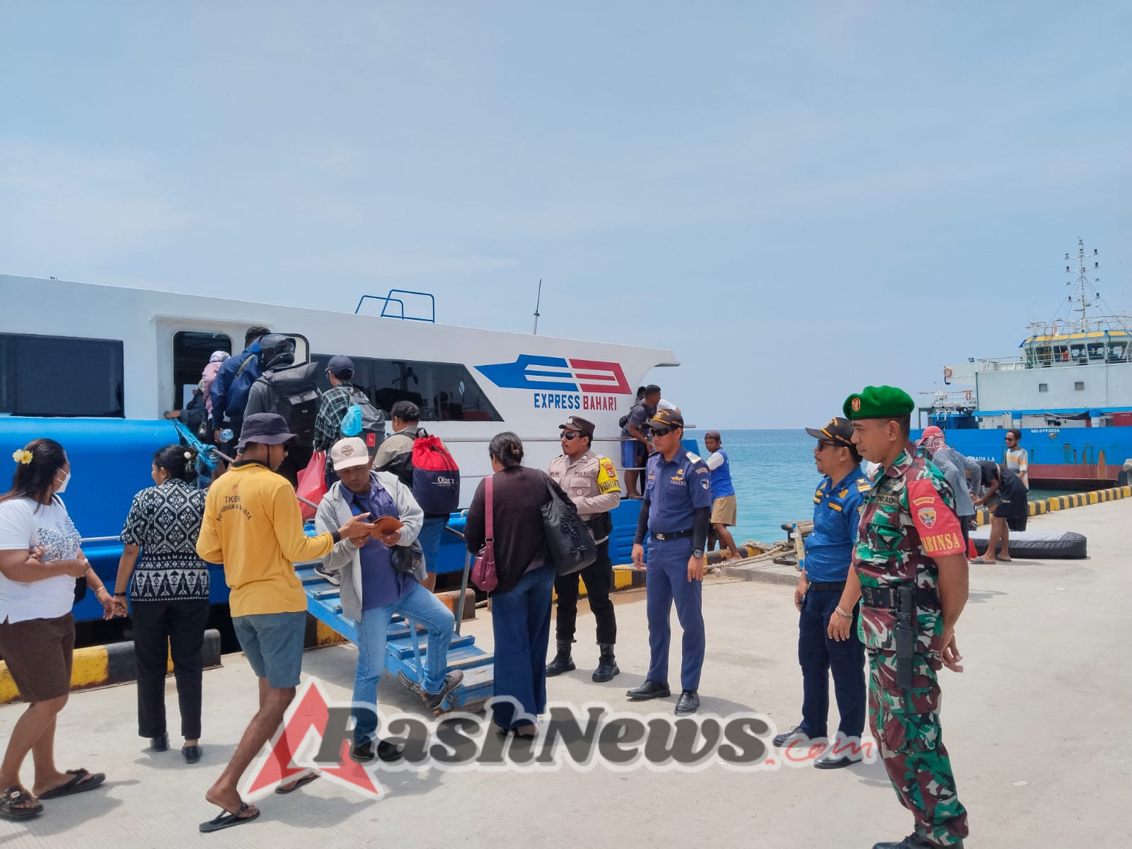 Koramil 1627-01/Ba’a Pastikan Arus Kedatangan Kapal Penumpang Aman di Rote Ndao