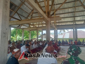 Babinsa Koramil 1612-05/Satar Mese Hadiri Acara Adat Raum Bubung Gendang Kole di Desa Kole