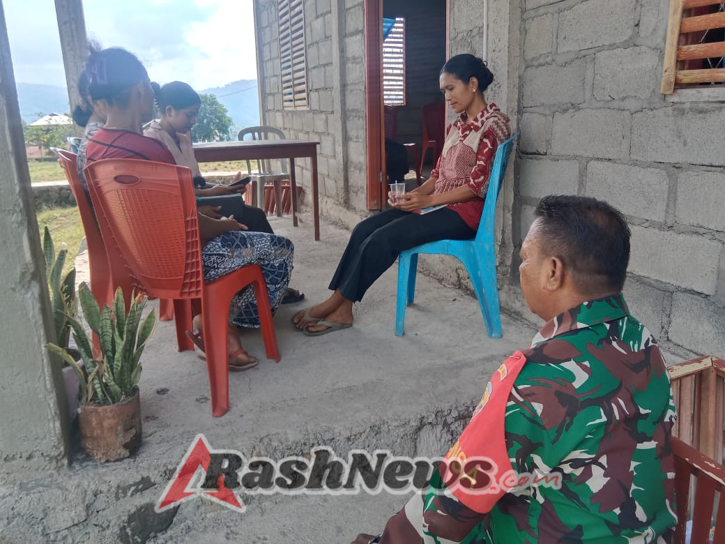 Babinsa Detukeli Dengarkan Aspirasi Warga dan Jaga Kamtibmas di Desa Nggesa