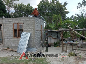 Danramil Apresiasi Babinsa: Kegiatan Perbaikan Rumah di Pana Jadi Contoh Sinergi TNI–Rakyat