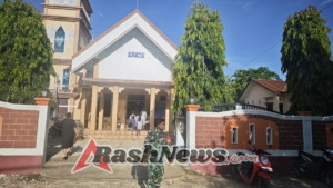 Babinsa Koramil 01 Ba’a Wujudkan Rasa Aman dalam Ibadah Minggu Jemaat Efata