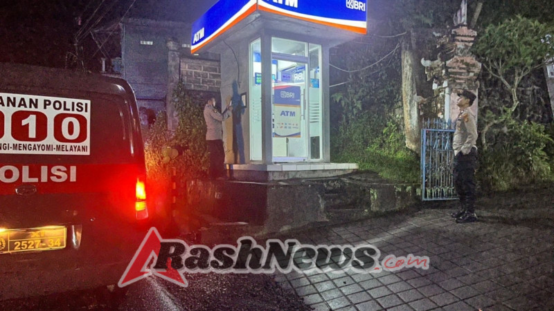 Polsek Selat Laksanakan Blue Light Patrol untuk Tingkatkan Keamanan Wilayah