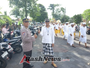 Polsek Mengwi Amankan Kegiatan Masyarakat di Kawasan Obyek Wisata Pura Taman Ayun pada Hari Raya Kuningan