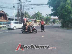 Wujudkan Kelancaran Mobilitas Umat, Polsek Abiansemal Tingkatkan Pengaturan Lalu Lintas Sore