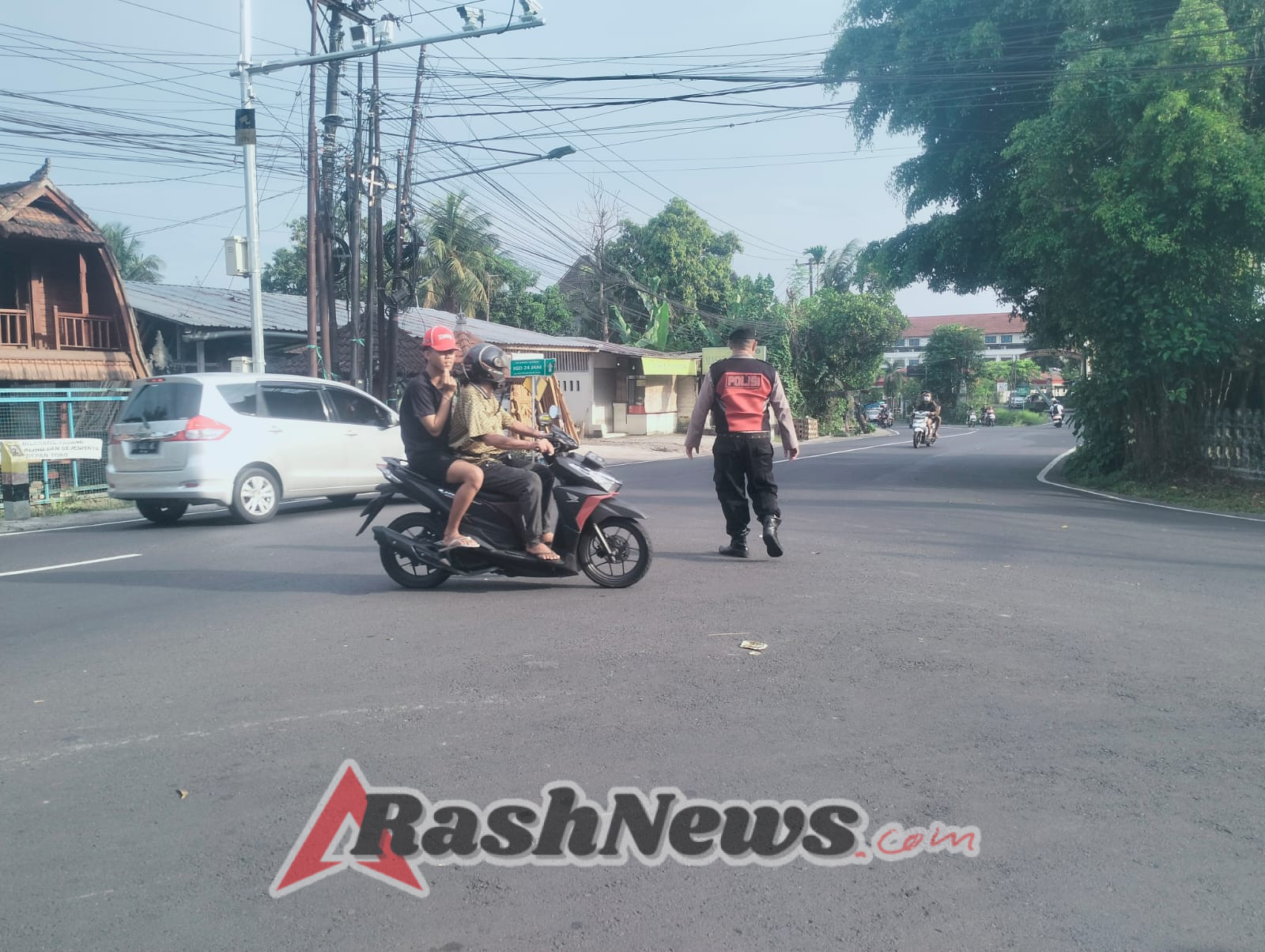 Wujudkan Kelancaran Mobilitas Umat, Polsek Abiansemal Tingkatkan Pengaturan Lalu Lintas Sore