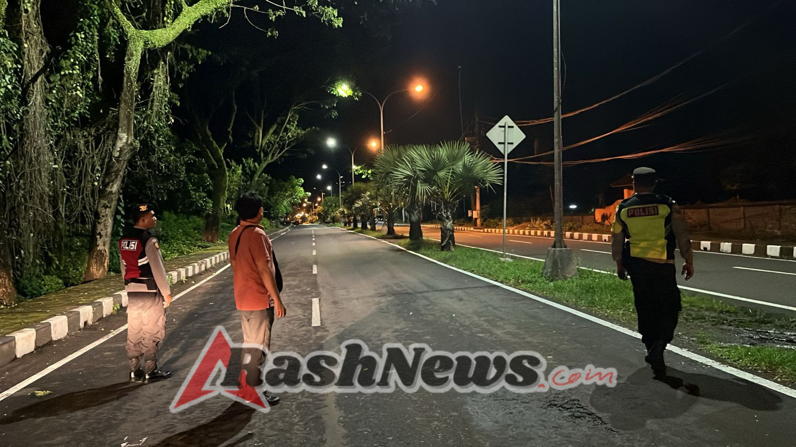 Kanit Intel Polsek Bebandem Pimpin Patroli Blue Light Patrol