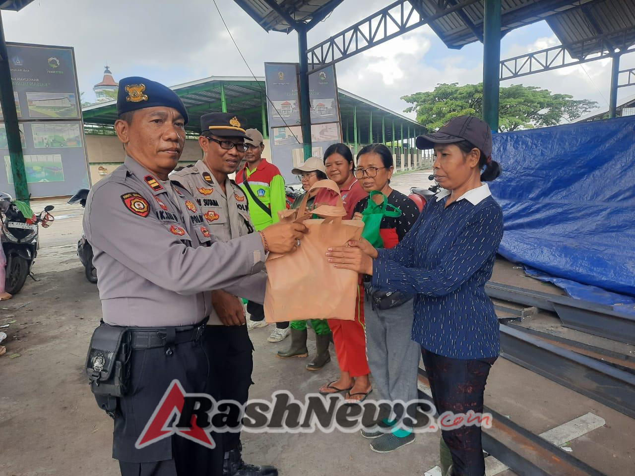 Polres Badung Sapa Petugas TPA Dalam Minggu Kasih