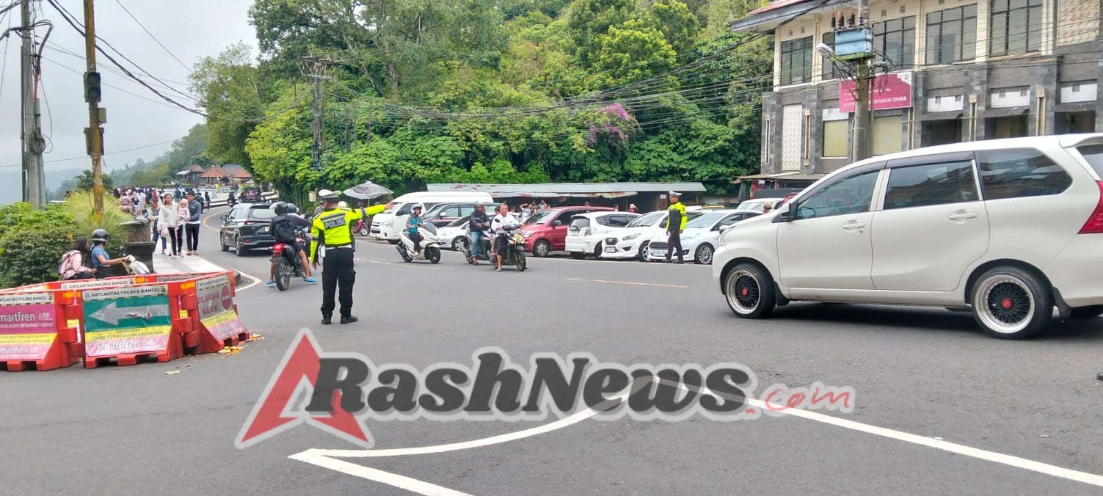 Hari Raya Umanis Kuningan: Polres Bangli Kerahkan Personel Amankan Obyek Wisata Penelokan Kintamani
