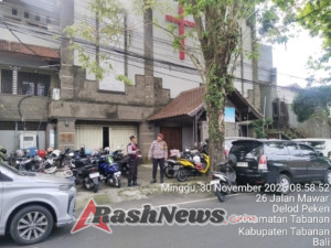 Ciptakan Rasa Aman dan Khidmat, Personil Polsek Tabanan Amankan Ibadah Misa Minggu di Sejumlah Gereja