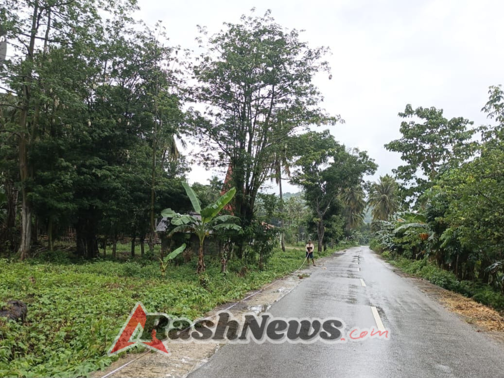 Wujud Kepedulian, Babinsa Praka Umbu Hasan Bantu Pemerintah Desa Siapkan Lahan Koperasi