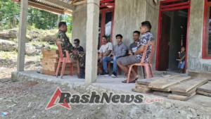 Dekatkan Diri kepada Masyarakat, Babinsa Katikutana Lakukan Komsos di Daha Elu