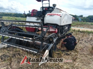 Babinsa Rindi Umalulu Wujudkan Kepedulian pada Petani Lewat Perbaikan Alat Panen