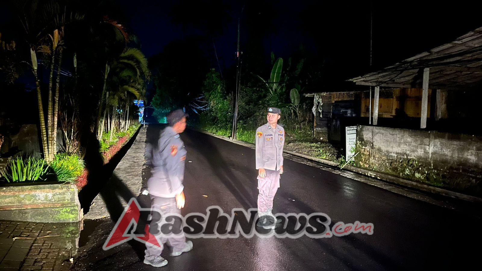 Polsek Selat Laksanakan Blue Light Patrol untuk Tingkatkan Keamanan Wilayah