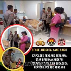 Kapolsek Rendang Bersama Staf Dan Bhayangkari Jenguk Personil Polsek Rendang Yang Sedang Sakit