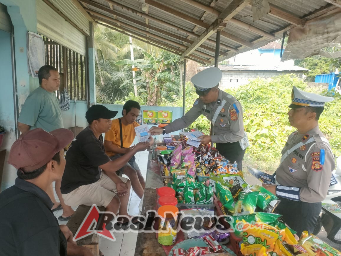Dalam rangka Ops Zebra 2025 Sat Lantas Polres Karangasem mebagikan Brosur kepada Masyarakat dan Pelaku Pariwisata
