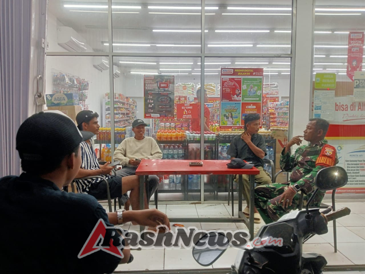 Patroli Malam Koramil Jereweh, Upaya TNI Ciptakan Lingkungan Aman bagi Warga