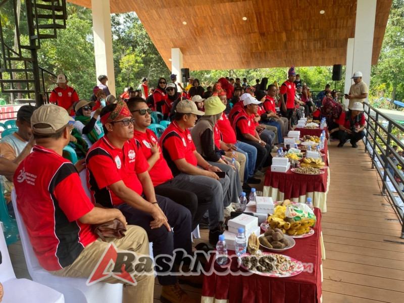Kodim 1628/KSB Tunjukkan Kepedulian Budaya, Danramil Hadiri dan Amankan Barapan Kerbau Akbar