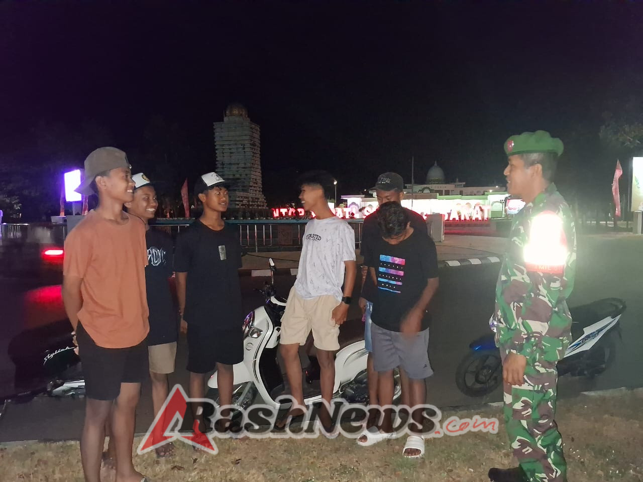 Patroli Malam Dipimpin Kopka Fadhlil, Koramil 1628-01 Pastikan Situasi Tetap Kondusif