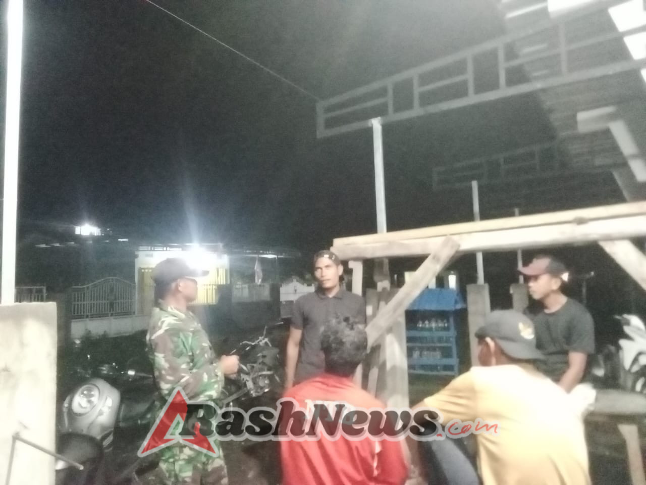 Patroli Malam Babinsa Berjalan Lancar, Situasi Lanci Jaya Tetap Kondusif