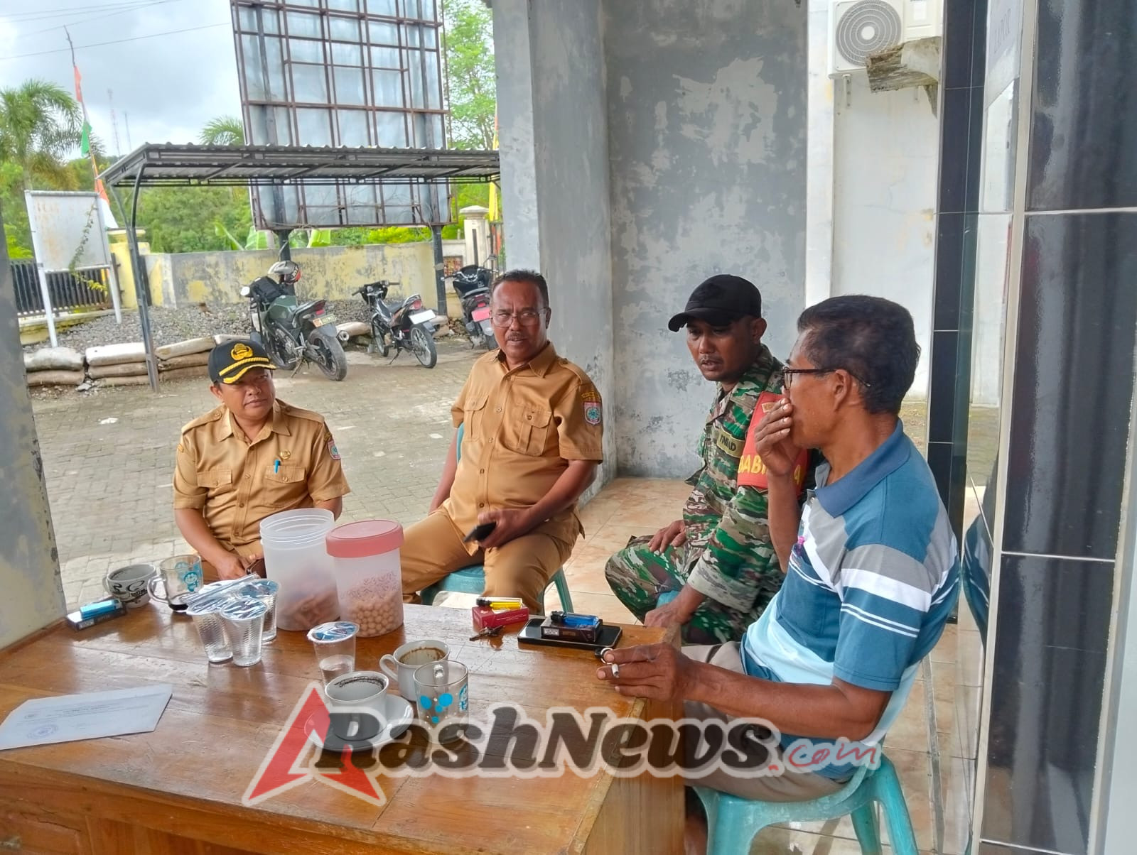 Babinsa Desa Goa Sosialisasikan Hidup Sehat Saat Patroli Rutin di Wilayah Binaan