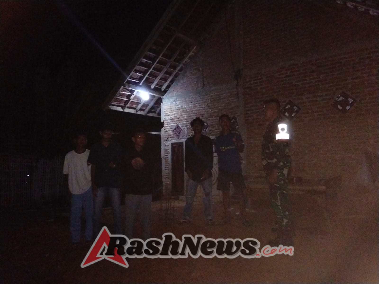 Patroli Malam Babinsa Hu’u Berjalan Aman dan Kondusif