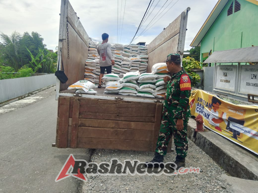 Peran Aktif Babinsa, Sertu Zulkifli Amankan Penyaluran Bantuan Pangan Bulan Oktober–November