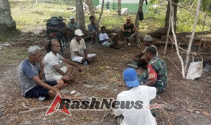 Babinsa Koramil 1618-04/Bisel Gelar Komsos di Desa Sainiup, Pererat Keakraban dengan Warga